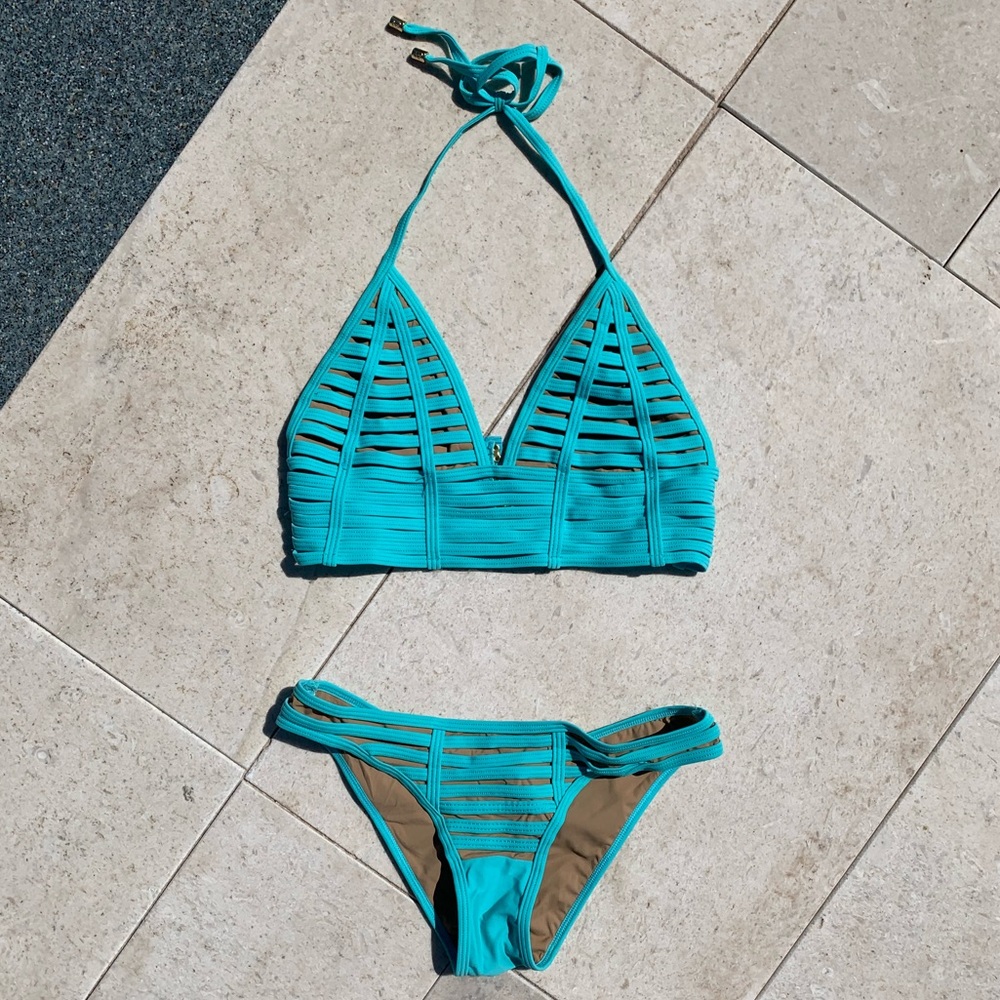 SO CUTE Beach Bunny Bikini 👙 top: L bottom: S